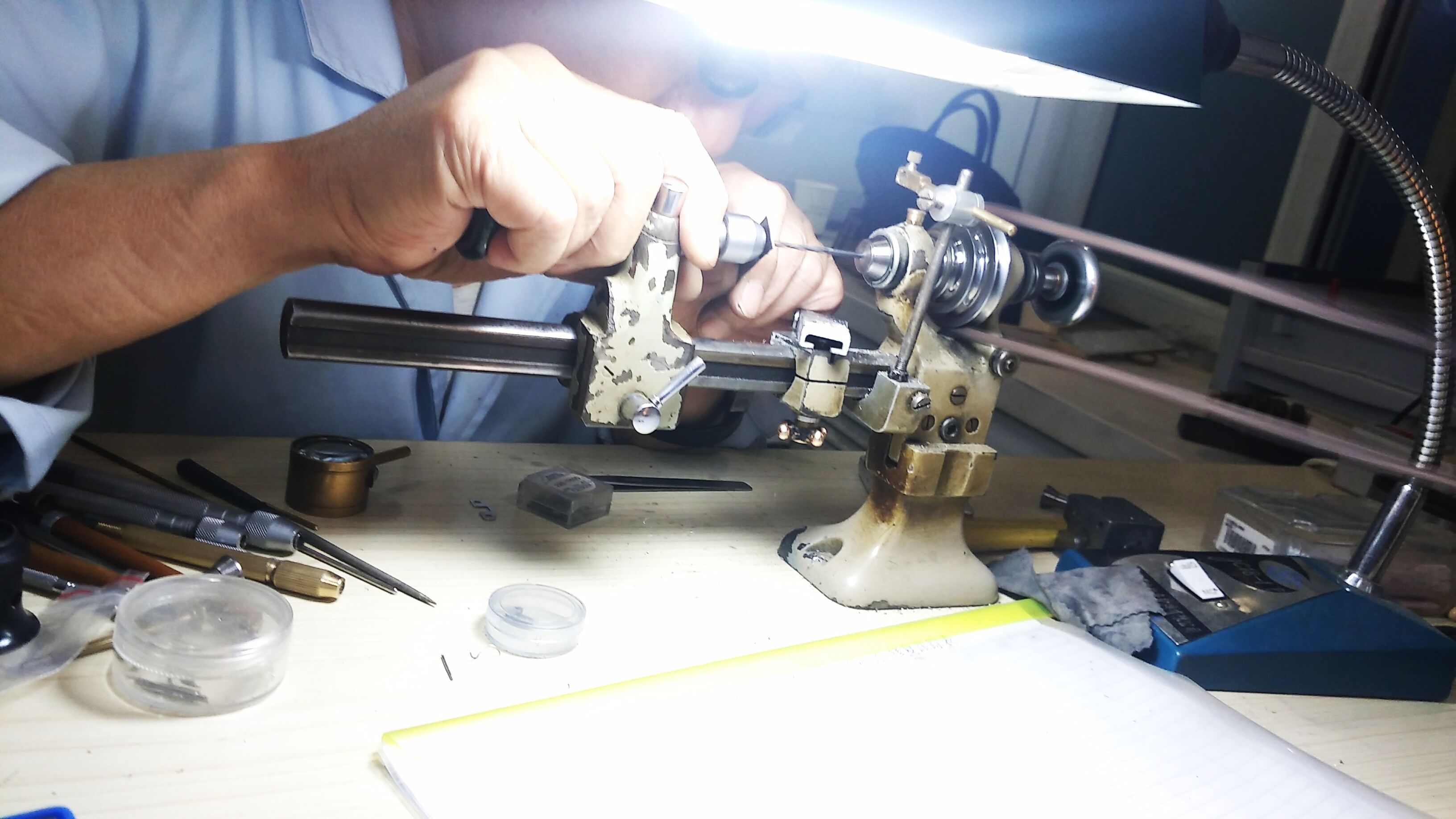 法穆兰表官方售后中心（手表机芯生锈的原因和处理方法）