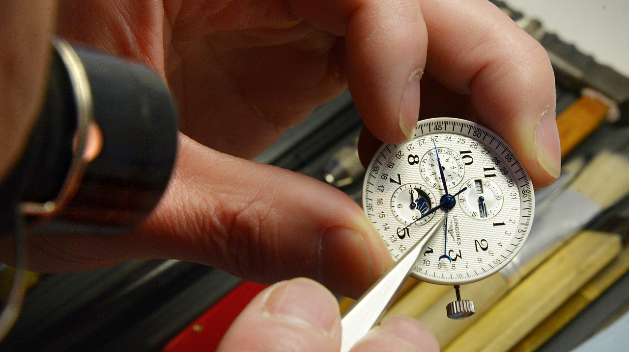 法穆兰售后客服电话多少号（法穆兰手表锈蚀）